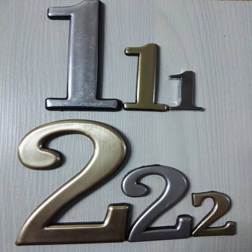 اعداد و تمامي حروف  با سه سايزو سه فونت متمايز و رنگ هاي طلايي مسي و نقره اي